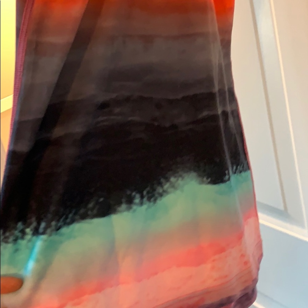 Lululemon Razorback - Picture 3 of 3